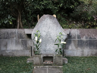 鎌倉市の妙本寺にある竹御所の墓