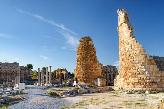 Perga Bilder Durchsuchen 9,694 Archivfotos, und Videos