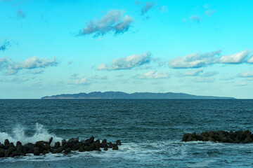 冬の日本海と栗島