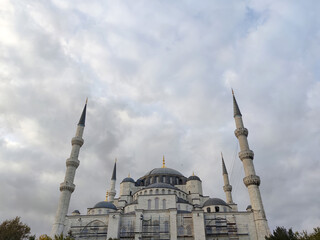 Fototapeta na wymiar blue mosque in istanbul in scaffolding against cloudy sky