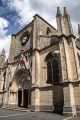 Saint-Vaast-la-Hougue. Façade de l'église Saint-Vaast Manche. Normandie	