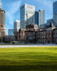 東京都千代田区　東京駅周辺の朝の風景