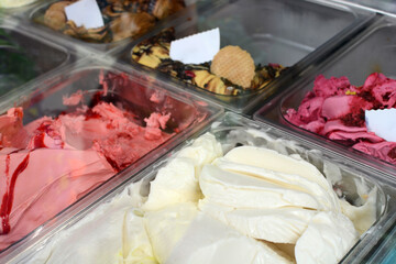 Bright and tasty ice cream by weight