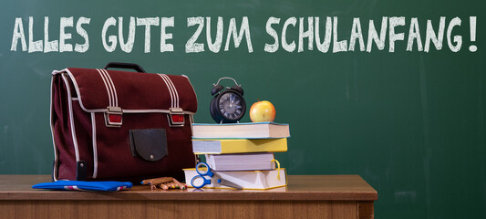 Alles Gute zum Schulanfang Hintergrund Karte mit deutschem Text - Grüne Schultafel, Schulranzen,...