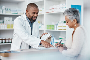 Obraz premium Pharmacy, black man and woman with healthcare medicine and conversation for instructions. Pharmacist, female patient and medical professional talking, stress and explain for customer and frustrated.