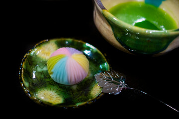 カラフルな和菓子とお抹茶