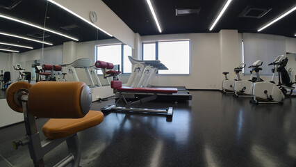 スポーツジムの室内の風景