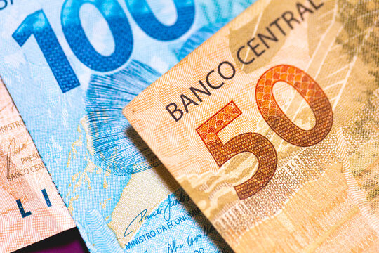 Notas do Real Brasileiro em fotografia macro. Economia, finanças e inflação. 