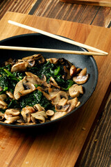 Pan fried spinach and mushrooms 