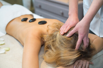 Naklejka premium woman with hot stones on the back