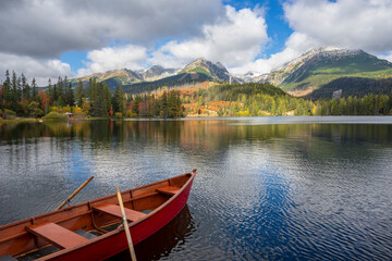 Fototapeta na wymiar Strbske Pleso beautiful mountain lake in Slovakia in autumn.