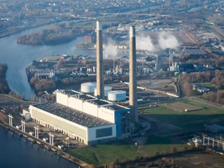 Fotobehang vue aérienne d'une usine thermique à Porcheville dans les Yvelines en France © Francois