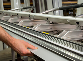 Work on a manual bending machine for thin metal