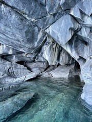 Muro dr rocas de marmol en cuevas. Belleza natural
