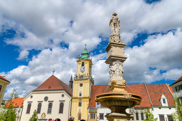 Fototapeta na wymiar Bratislava, Slovakia. The Old Town Hall and the Maximilian's fountain on the main square 