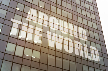 Obraz premium On the glass surface of the business center there is an inscription - Around the World