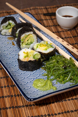 Selbstgemachte vegetarische Avocado-Gurke Sushi