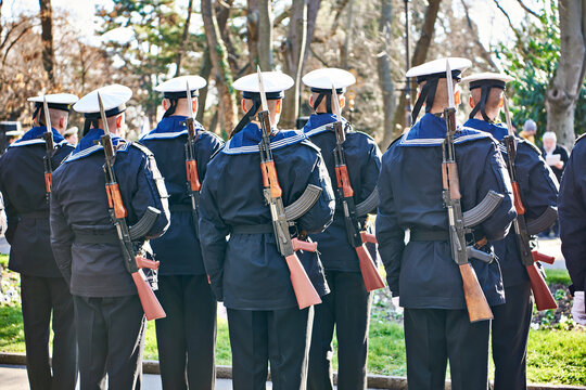 Sailors in ranks with machine guns