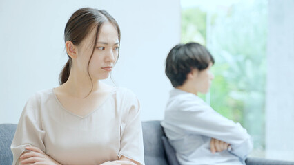 喧嘩をするカップル