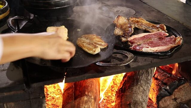 Comida Feita no Fog&atilde;o a Lenha / Food Cooked on the Wood Stove