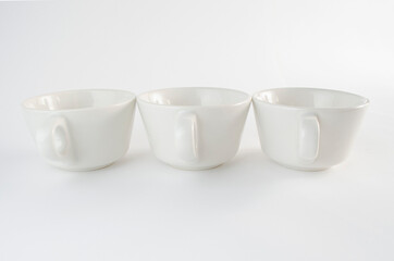 Taza  blanca en fondo blanco