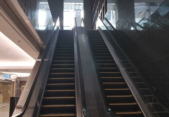 Obraz premium escalator in subway