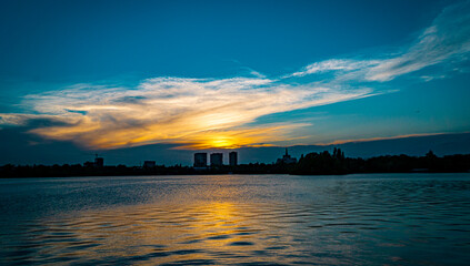 Obraz premium sunset over the city