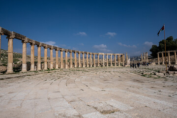 Fototapeta premium picturesque ruins of an ancient Greek city near the city of Jerash in Jordan on a sunny day