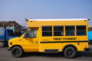 オシャレなアメリカの黄色いスクールバス