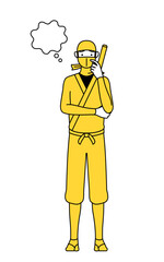 顔をかきながら考える忍者のコスプレをした男性