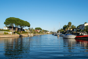Obraz premium Port Grimaud house on river shore with yachts