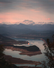 Fototapeta na wymiar Lago montañas