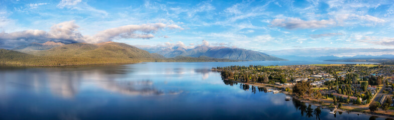 D NZ Te Anau Waterfront Mt Lyall pan