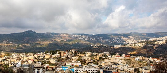 Obraz premium قلعة الربض- قلعة عجلون- كنيسة سيدة الجبل والبلدة القديمة- عين جنا - الاردن Ajlon fort- Lady of the Mountain with town- church- ein jennah - Jordan