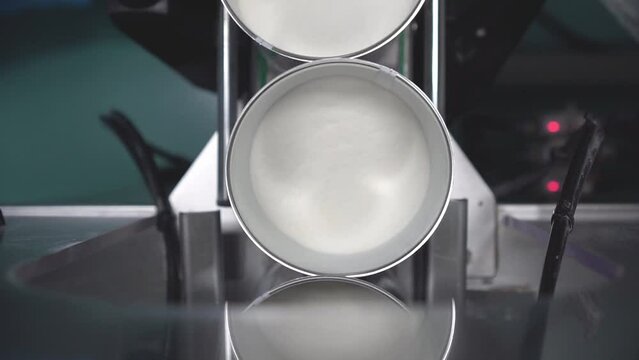 Envasado de productos en polvo para empresa farmac&eacute;utica en cinta corredera.