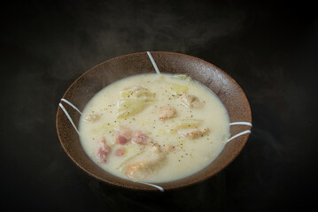 白菜の旬の冬に食べる、とろとろに煮込んだ温かい白菜のミルクシチュー