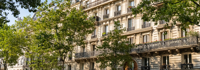 Paris, beautiful buildings in the 11e district, typical facades
 - obrazy, fototapety, plakaty