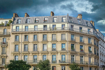 Fototapeta na wymiar Paris, beautiful buildings in the 11e district, typical facades 