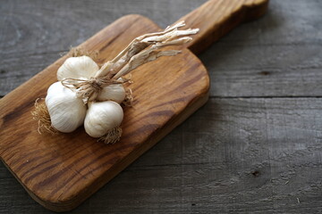 A bunch of garlic on the wooden table - 560435066