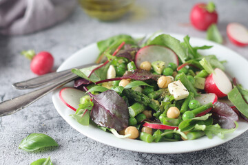 Green salad with asparagus and radish