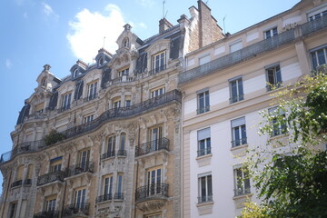 Fototapeta na wymiar facade of an old french building