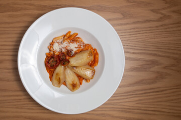 Pasta with chicken and pear