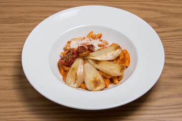 Pasta with chicken and pear