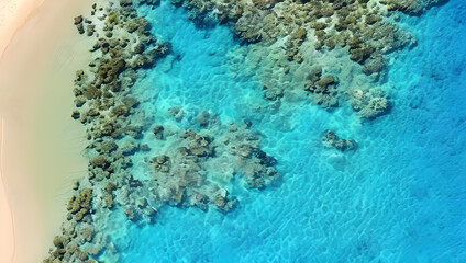 砂浜と珊瑚礁の風景　ドローン　空撮