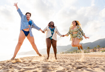 Group of beautiful plus size women with swimwear bonding and having fun at the beach - Group of curvy female friends enjoying summertime at the sea, concepts about body acceptance, body positive