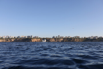 Fototapeta premium Panoramic view of the city coastline with buildings.