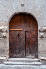 Fototapeta na wymiar Segovia, España. April 28, 2022: Doors of houses in the city. Wooden doors.