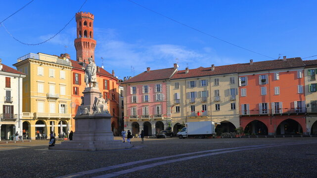 alazzi colorati di vercelli in italia, colorful buildings in vercelli in italy