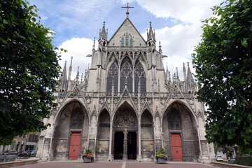 Fototapeta na wymiar Basilika in Troyes