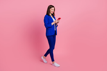 Full length profile side photo of adorable manager step empty space use iphone samsung write email...